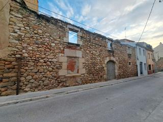 Terreny residencial a Breda. Terreny amb façana del s. xvii