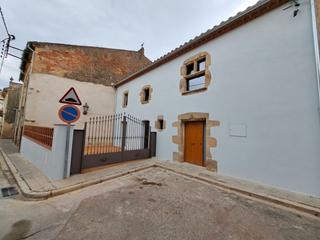 Alquiler Casa adosada en Carrer dels còdols 14. Casa històrica a breda