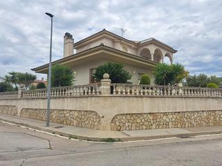 Maison à Carrer d'antoni viladomat 17. Casa en venda a breda