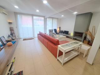 Maison à Plaça del doctor rovira 11. Casa cèntrica amb piscina a breda