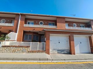 Semi detached house in Carrer sant antoni 21. Casa cèntrica i lluminosa