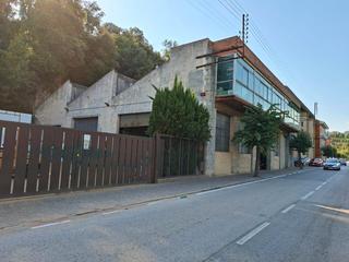 Nau industrial a Carrer mossèn jacint verdaguer 5. Nau dins d'arbúcies