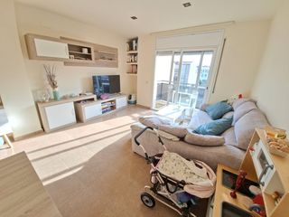 Pis a Breda. Pis amb bones vistes, cèntric i lluminós