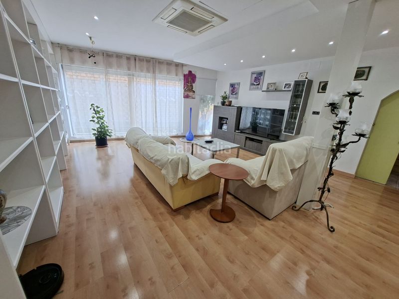 Foto d18a6997-0947-430f-8546-bde8f6794f7d. Casa adossada amb xemeneia calefacció a Breda