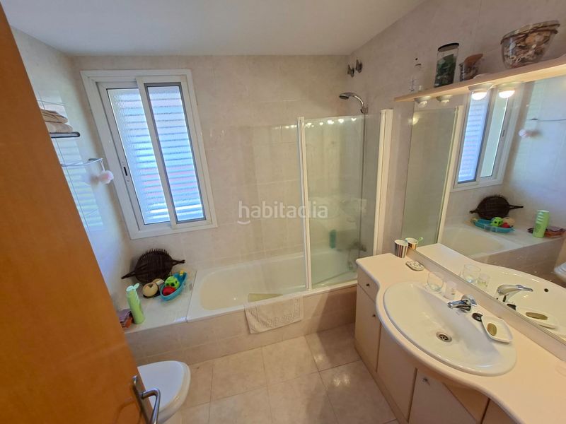 Foto 027fc229-2eae-4bed-ac30-be8089a13d6c. Casa aparellada amb xemeneia calefacció aparcament a Breda