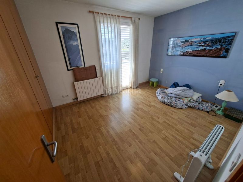 Foto 0a32a820-3f97-4d3e-be12-3734440a55d1. Casa aparellada amb xemeneia calefacció aparcament a Breda