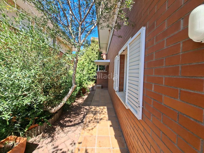 Foto a78d95c3-004f-482b-aa62-fad11f1aaa8c. Casa aparellada amb xemeneia calefacció aparcament a Breda