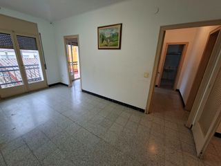 Flat in Carrer santa anna 15. Pis per reformar cèntric a breda