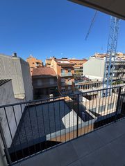 Pis  Carrer del bruc. Piso de 63 m2, 2 hab., parking y trastero.