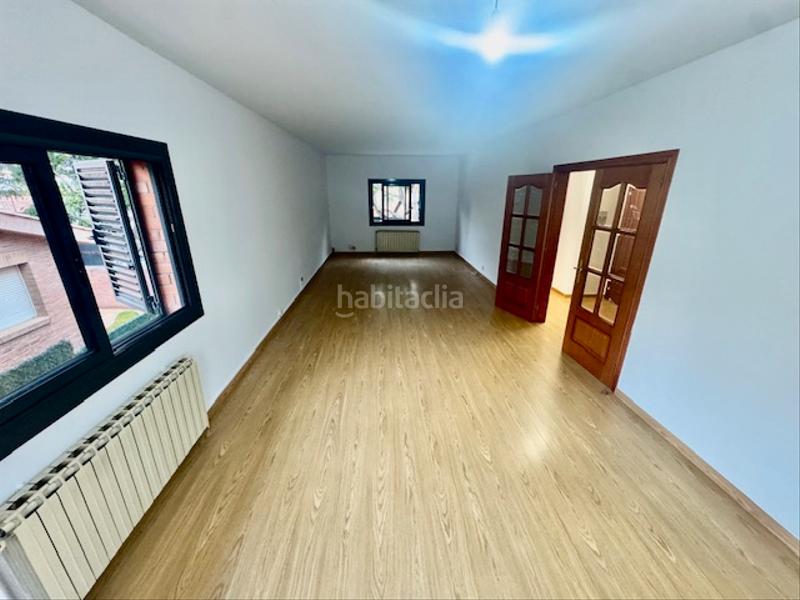 Foto 04bc3be4-489e-4662-a911-9342f1304772. Alquiler casa pareada pareada de 170 m2, 4h., piscina. en Sant Cugat del Vallès