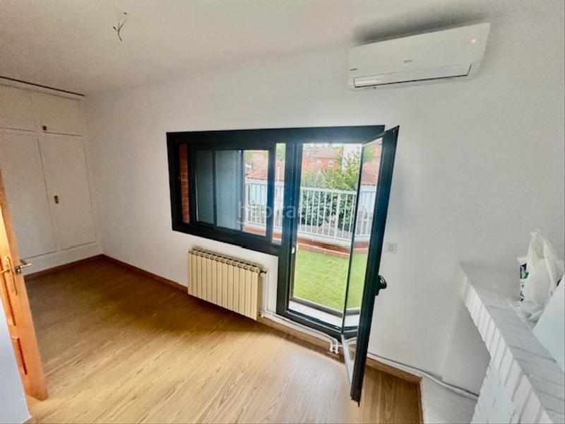 Foto d7f91d78-a24f-4585-93fe-a8b6034dd8c7. Alquiler casa pareada pareada de 170 m2, 4h., piscina. en Sant Cugat del Vallès