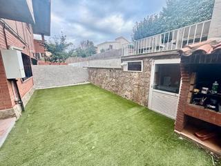 Lloguer Casa aparellada a Mira-sol. Pareada de 170 m2, 4h., piscina.