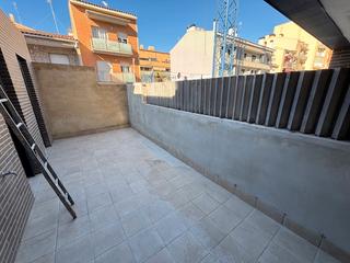 Rez-de-chaussée à La Serreta. P. baja de 90 m2, 2 hab, terraza 19 m2.