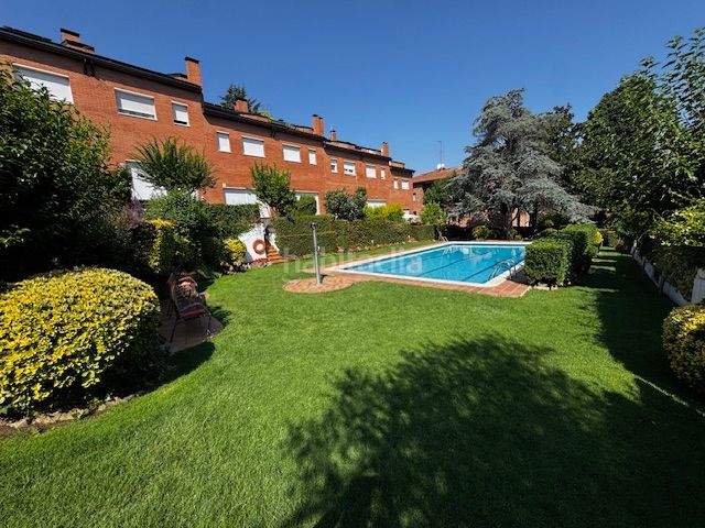 Foto 403c1d52-4a1f-400a-a014-e9fc17218da0. Casa adosada en Eixample Sant Cugat del Vallès