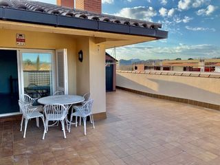 Lloguer Àtic  Carrer aureli capmany. Atico de 132 m2,  parking y piscina.