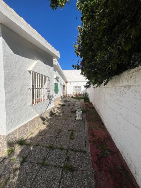 Foto d00dbd66-337e-4df2-b944-c1ed05c08b3d. Chalet magnífica oportunidad en Los Gallos Chiclana de la Frontera