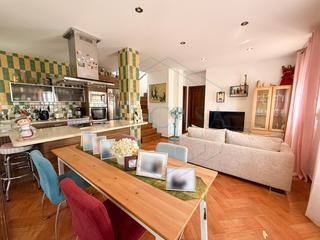Casa a Centro. Casa independiente con terraza y local comercial incluido