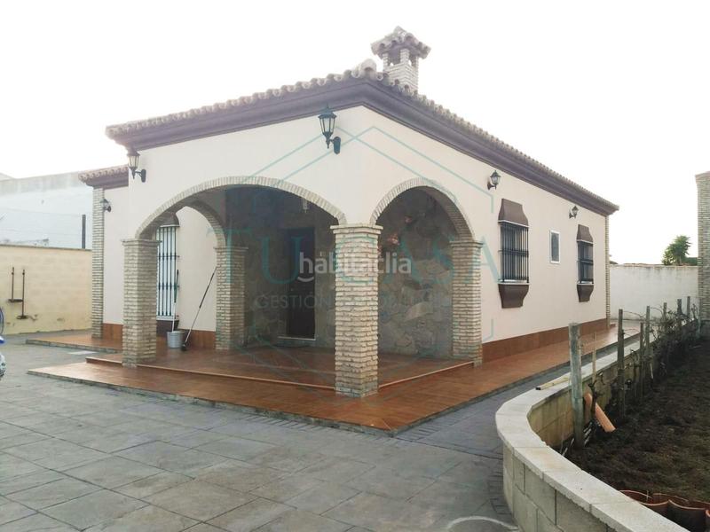 Foto 2df4a51f-fc5c-4b4c-ae14-314a1c970dae. Chalet with parking pool in Las Lagunas - Campano Chiclana de la Frontera
