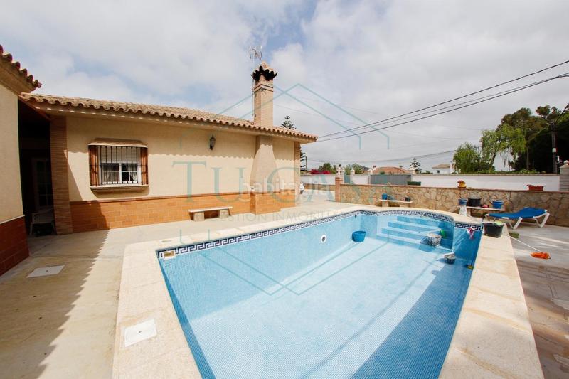 Foto 62c7c447-e6ec-4d26-b510-a78980e2b93b. Chalet with parking pool in Las Lagunas - Campano Chiclana de la Frontera