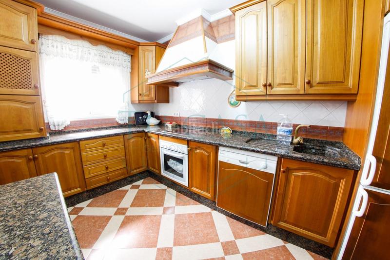 Foto 74c4abef-4896-4ef5-b62a-13a56d9197c5. Chalet with parking pool in Las Lagunas - Campano Chiclana de la Frontera