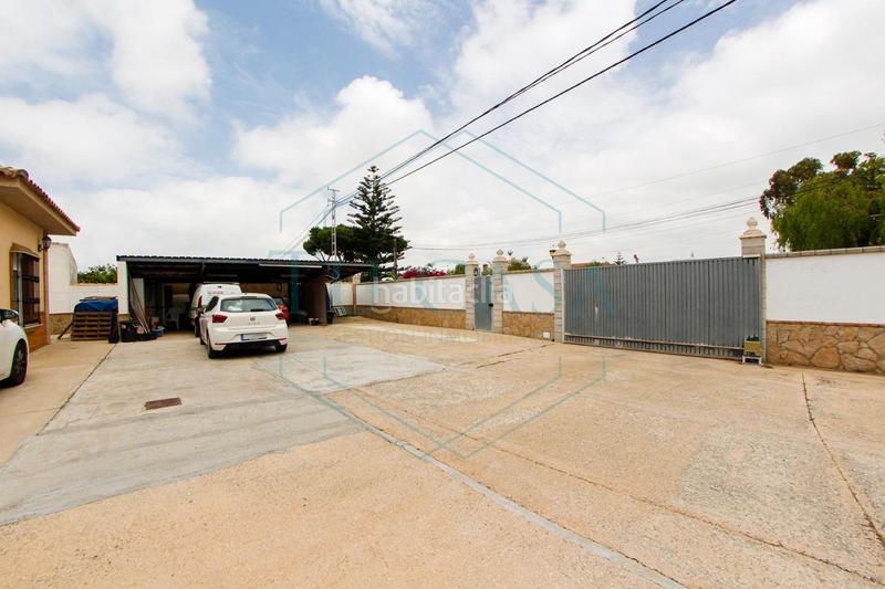 Foto a6c6a362-1fe0-40be-bef0-6e42e6b5f1d8. Chalet with parking pool in Las Lagunas - Campano Chiclana de la Frontera