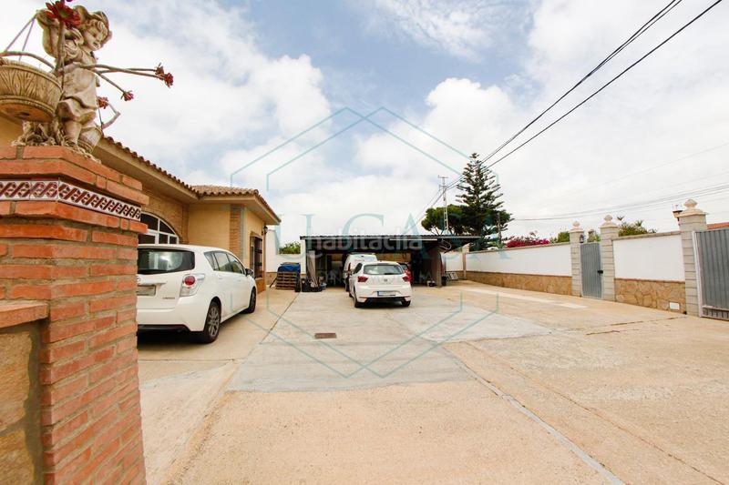 Foto dd587538-6a7f-4b07-a964-9ac8cd5e78ec. Chalet with parking pool in Las Lagunas - Campano Chiclana de la Frontera