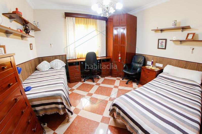 Foto 785d46d9-98bd-45ad-8733-35e91a8829c0. Chalet con parcheggio piscina in Las Lagunas - Campano Chiclana de la Frontera