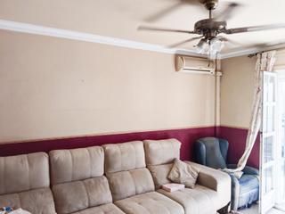 Maison à Núcleo urbano. Unifamiliar vpo con patio privado y placas solares en las albina