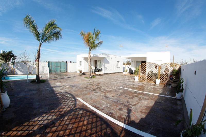 Foto dde40e06-6359-4536-a432-1586c4061765. Alquiler apartamento coqueto apartamento con piscina compartida en Chiclana de la Frontera