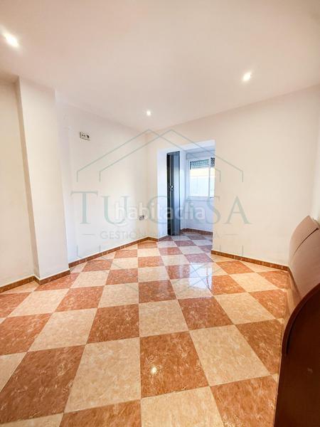 Foto 5040165d-f09e-4aa0-95ea-f3b31870b6b1. Flat in La Banda - Campo de Fútbol Chiclana de la Frontera