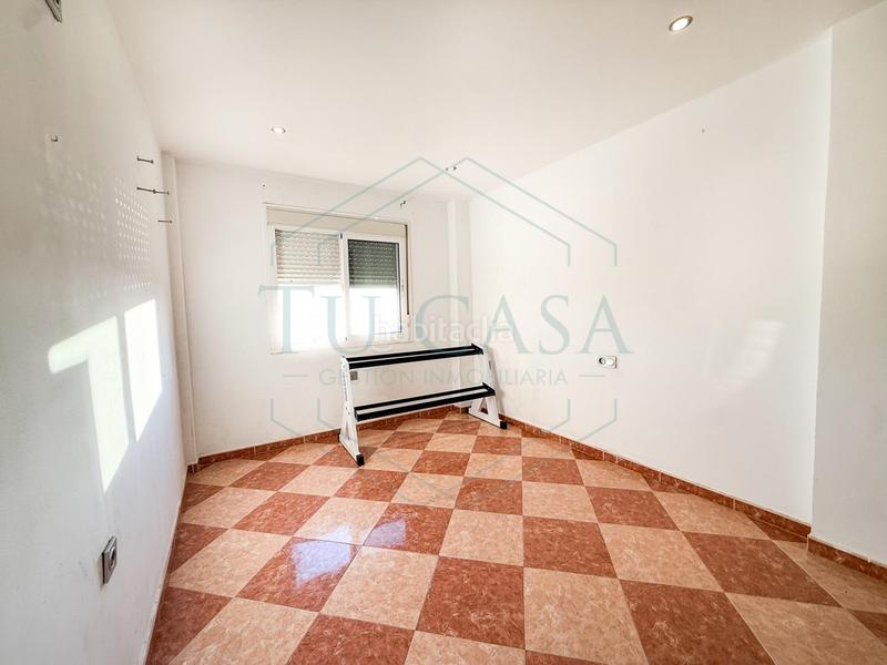 Foto e4fc1e81-1b0b-4d47-970a-209c47dc8e7f. Flat in La Banda - Campo de Fútbol Chiclana de la Frontera