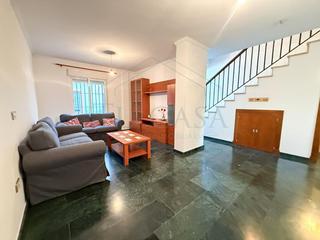 Casa adosada en Núcleo urbano. Unifamiliar adosado en mayorazgo con azotea, garaje, trastero y