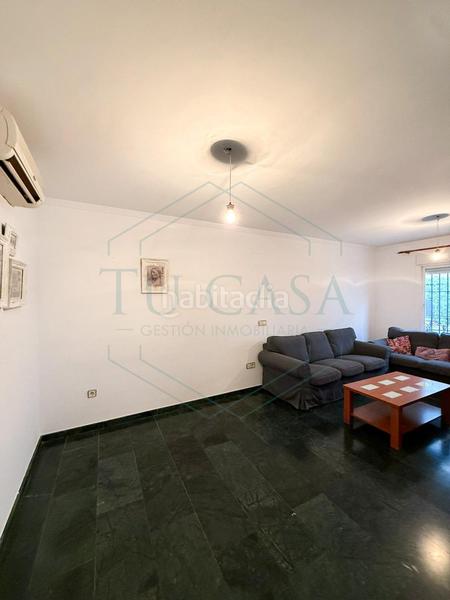 Foto 8f867cef-dcb0-4b93-88aa-4ad96c9c3826. Casa a schiera con parcheggio in Núcleo urbano Chiclana de la Frontera