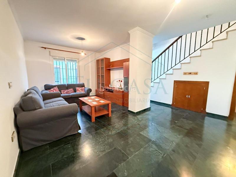 Foto a4f574f3-8241-43fd-8587-c76e4f510432. Casa a schiera con parcheggio in Núcleo urbano Chiclana de la Frontera