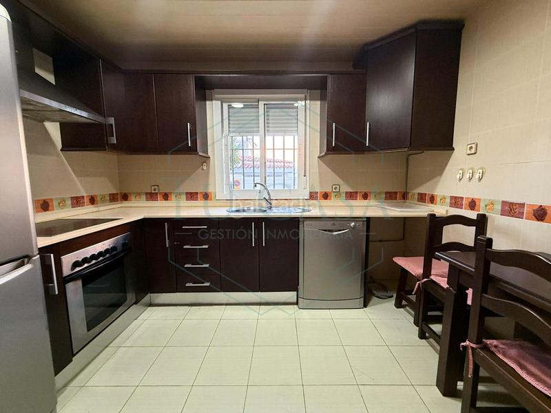 Foto d48d725c-e7c7-4b3b-8fbe-5894e1d83782. Casa a schiera con parcheggio in Núcleo urbano Chiclana de la Frontera