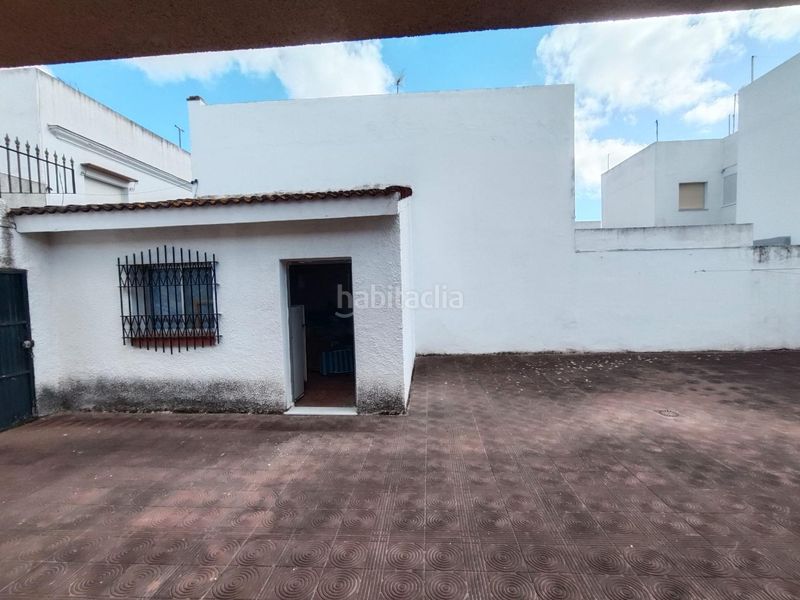 Foto d5c3495d-1c42-43a4-ab7e-dd4f149532fb. Casa amb aparcament a Núcleo urbano Chiclana de la Frontera
