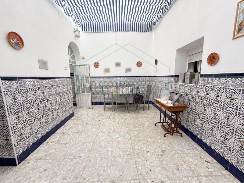 Foto 17b8b89a-5075-4950-88c2-e5e5bd212f88. Casa adossada a Centro Puerto Real