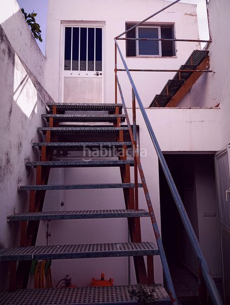 Foto ec19cbf3-8bec-4efa-9aa8-3f03c25ef5f1. Casa adossada a Centro Puerto Real