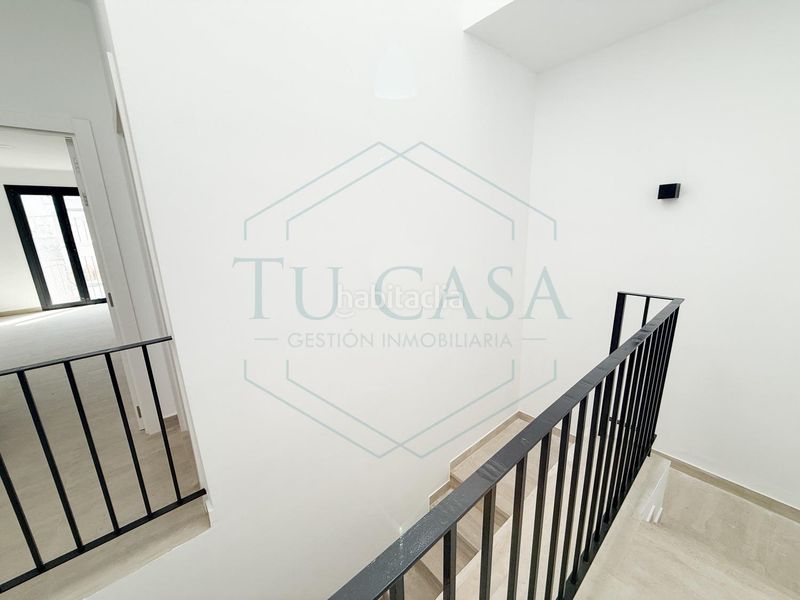 Foto 1630d76c-d5cb-4f77-b5df-dc67d27d1c23. Casa adossada a Núcleo urbano Chiclana de la Frontera