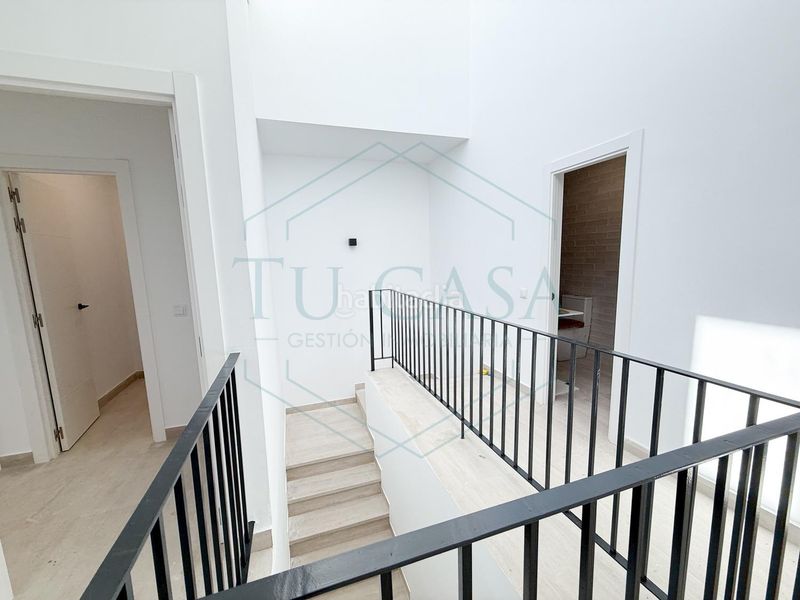 Foto 44d0df6b-e949-4b82-9f14-c283c57777e5. Casa adossada a Núcleo urbano Chiclana de la Frontera