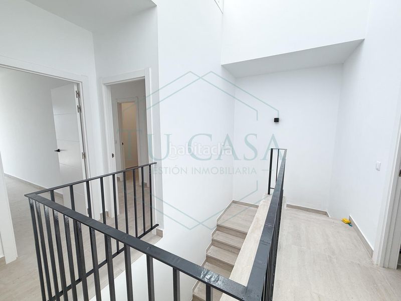 Foto a451045a-5f14-42a0-b444-8aeccef582ed. Casa adossada a Núcleo urbano Chiclana de la Frontera