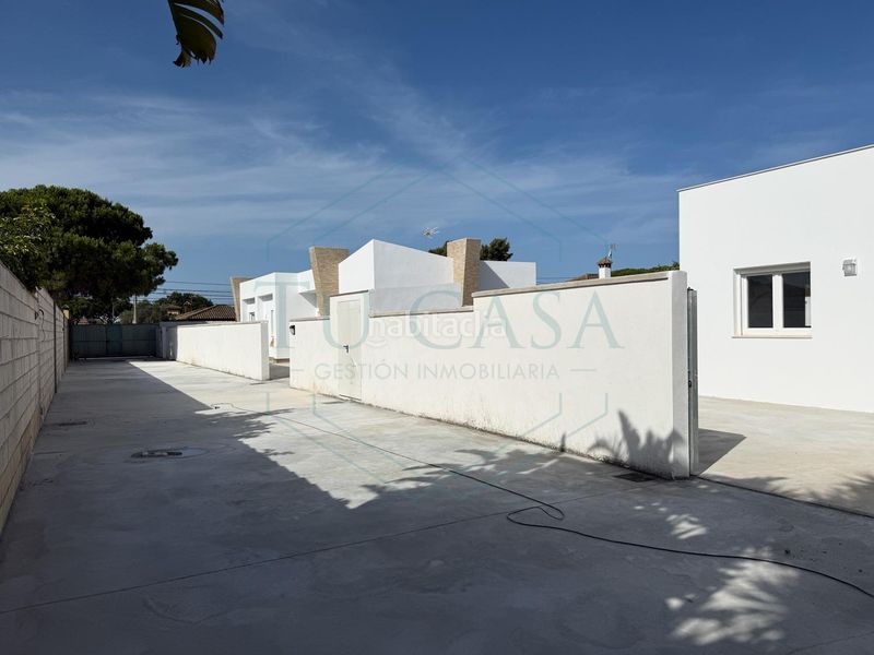 Foto a00bd560-cd7a-4190-83a3-5ee547490f17. Rent apartment with parking in Las Lagunas - Campano Chiclana de la Frontera