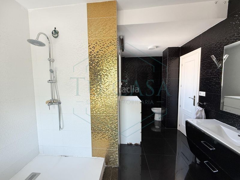 Foto 4f24424c-dad4-4755-85dc-21e31f4e56c1. Casa amb calefacció aparcament piscina a Las Canteras Puerto Real
