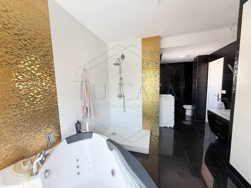 Foto 50520d70-9d1b-4e00-b6d0-2485eb07a56e. Casa amb calefacció aparcament piscina a Las Canteras Puerto Real