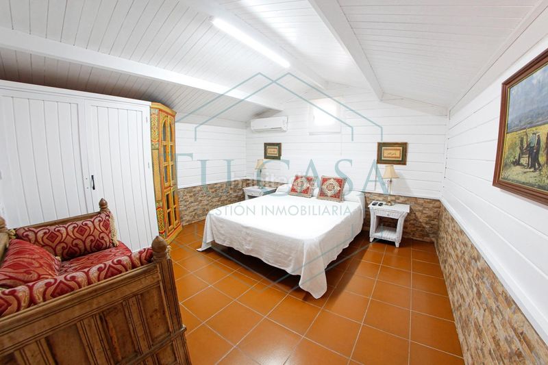 Foto 71b534b8-1f66-4dfa-b7fa-a9f7165082a6. Miete chalet mit parking pool in Los Gallos Chiclana de la Frontera