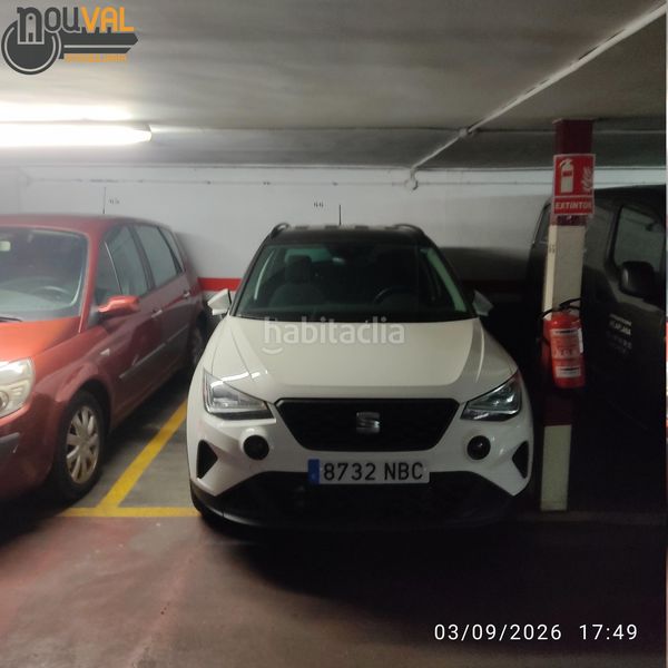 Foto 0a6a8b95-1f62-47e3-b557-8a1144bf18ba. Parking voiture dans Russafa Valencia