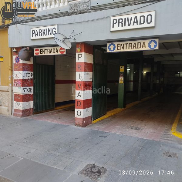 Foto ac12646a-213d-4539-afc2-610f58b0a071. Parking voiture dans Russafa Valencia