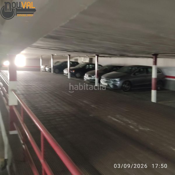 Foto ac45eb8c-0dc8-4405-93db-71326d301a99. Parking voiture dans Russafa Valencia