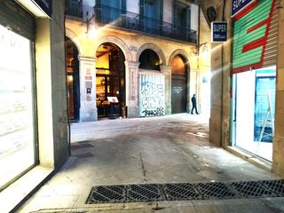 Lloguer Local Comercial a Carrer de sant pau 28. Local comercial con licencia c3 y salida de humos en el raval, b