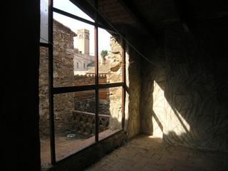 Masia a Torroella de Montgrí. Casa de piedra para restaurar